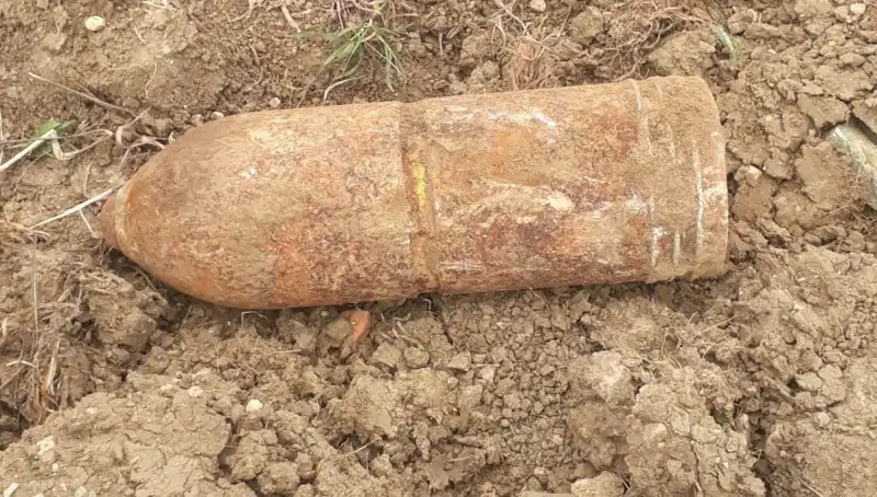 Çanakkale'de Tarihi Bulgu: Patlamamış Top Mermisi Ele Geçirildi