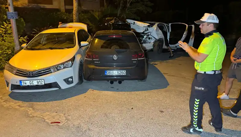Alkollü Sürücü Sokaklarda Kaos Yarattı: Üç Araca Çarptı!