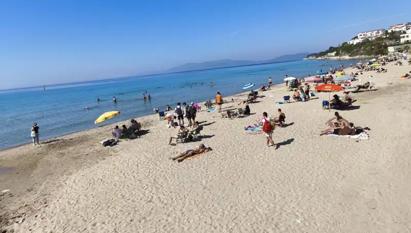 Sıcak Hava Dalgası Plajları Doldurdu: Tatilcilerin Tercihi Neresi Olacak?