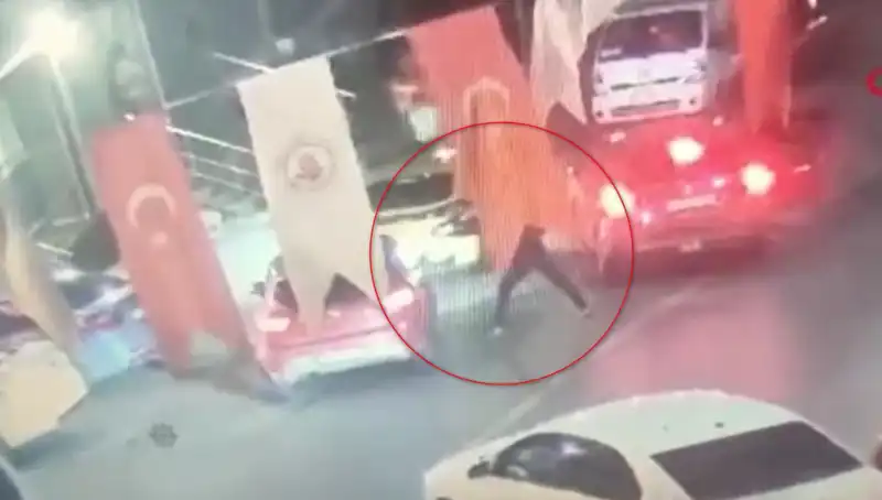 Genç Otomobilin İçinde Kurşun Yağmuruna Tutuldu: Olayın Şok Edici Detayları