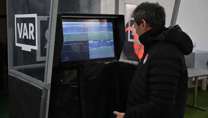 Beşiktaş ile Gaziantep FK Maçında Dikkat Çeken Gelişme: Alman VAR Hakemi