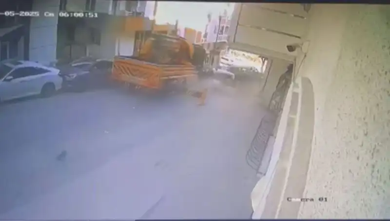 Kontrolden Çıkan Vinç, 23 Araca Çarparak Trafiği Felç Etti!