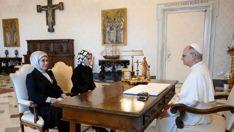 Emine Erdoğan ve Papa Leo, Gazze İçin Kucaklaşarak Umut Işığı Oldu
