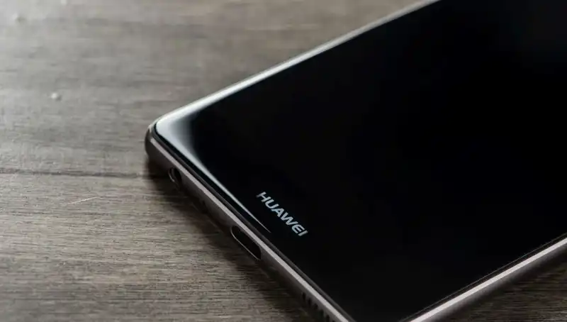Huawei, Yenilikçi Katlanabilir Telefonunu Tanıttı: Tüm Detaylar Burada!
