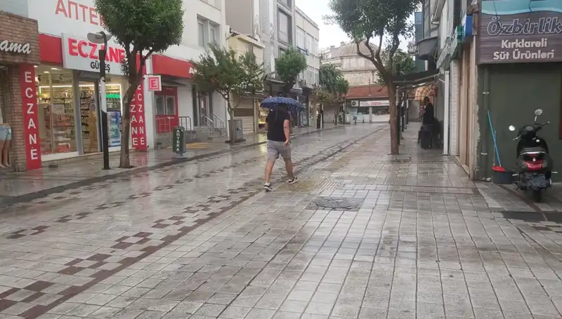 Kırklareli'de Sağanak Yağış Hayatı Olumsuz Etkiledi: Olayların Röportajları ve Gelişmeler
