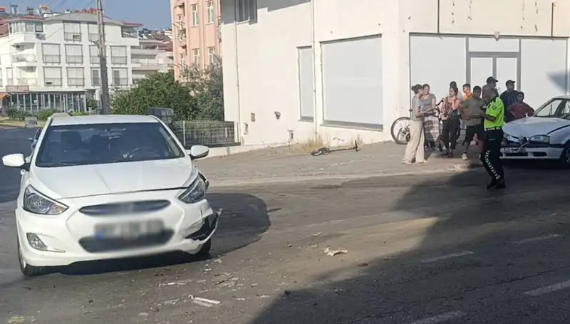 Antalya'da İki Otomobilin Çarpıştığı Kaza: Yaralılar ve Detaylar