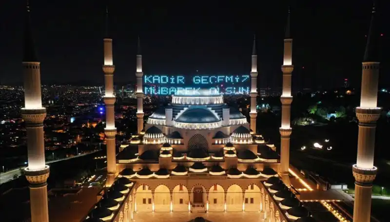 Kadir Gecesi 2025: Takvimdeki Özel Tarih ve Anlamı