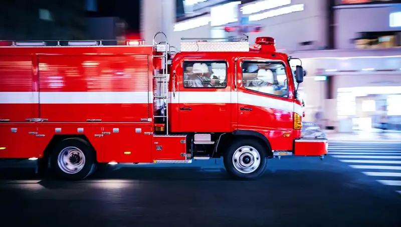 Tokyo’da Bina Yangını: İki Kişi Yaralandı, Çevre Telaş İçinde