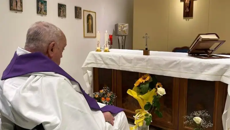 Papa’nın Sağlık Durumu: Kendi Başına Nefes Almaya Başladı