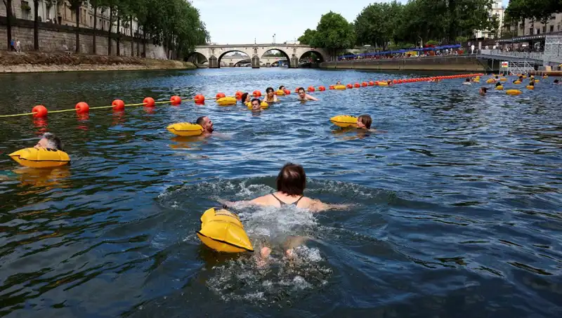 Paris'in Kalbi Seine Nehri: 100 Yıllık Yasak Sonunda Kalktı
