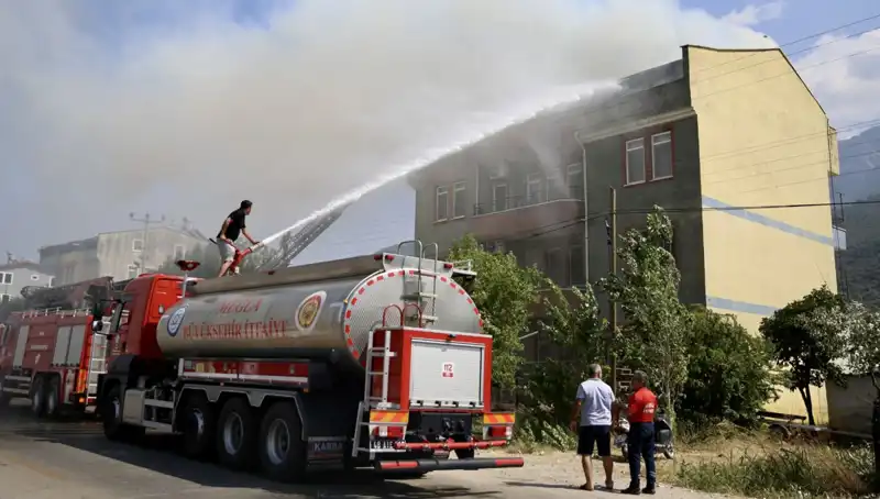 Çatı Katı Yangını Korkuttu: İtfaiyenin Hızlı Müdahalesi Hayat Kurtardı