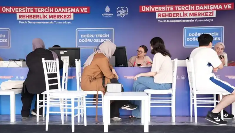 İstanbul'da 24 Yeni "İBB Tercih Danışma ve Rehberlik Merkezi" Açıldı