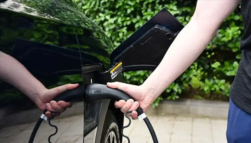 İngiltere, ABD'nin Gümrük Vergilerine Karşı Elektrikli Araç Üreticilerine Destek Sağlıyor