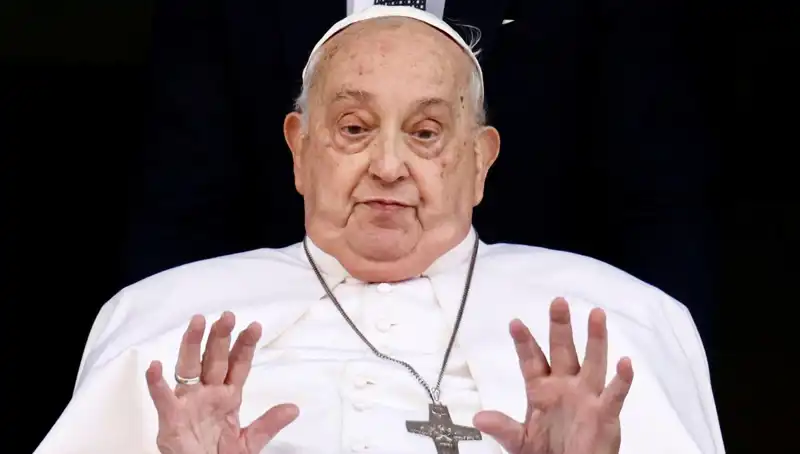 Papa Francis'in Hayatındaki İki Ölümcül An: "Kendi Kusmuğunda Boğuldu" İfadesi